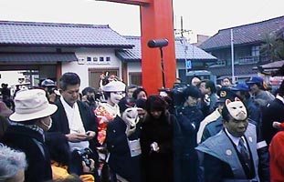 �_�Ђ̒��������������V�w�B

�d��ɏオ��܂Ŗl�́A�ǂ̐l���V�Y���킩��Ȃ������B���͊C�R���w