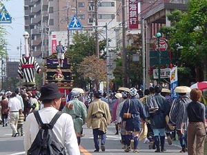 �z�K�V���E�E�̉���l�������s���R�c