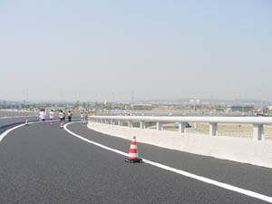 �p�݌K���C���^�[�̉����