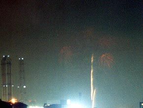 20���ʁB���̌�̐Ԃ��ԉ΂���юU�����B