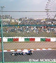 �X�W�N�̂e�P�̗l�q�B���Ɍ�����ϗ��Ԃ��A�hSUZUKA�h�̃V���{���炵���B����ϗV���n���